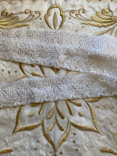 1.4m Vintage Embroidered Leaf Design Lace Trimmng - Picture 2 of 3