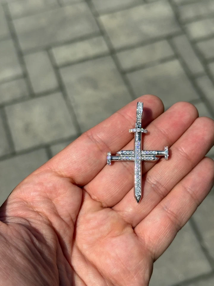 Collar Colgante Cruz Helada Grande MOISSANITA 1.80 CTW Hombres Oro Blanco 14k GRA Foto 2 de 4