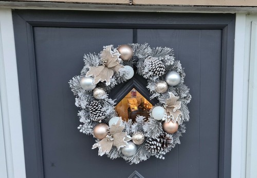 Corona plateada para puerta de Navidad colgante 50 cm decoración esmerilada artificial exterior  - Imagen 1 de 12