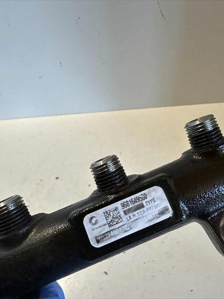 Volvo C70 Fuel Rail 9681649580 Convertable 2.0D 2008 - Image 2 of 4