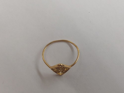 18k Yellow Gold Wire Ring w/ Fancy Design - Picture 2 of 4