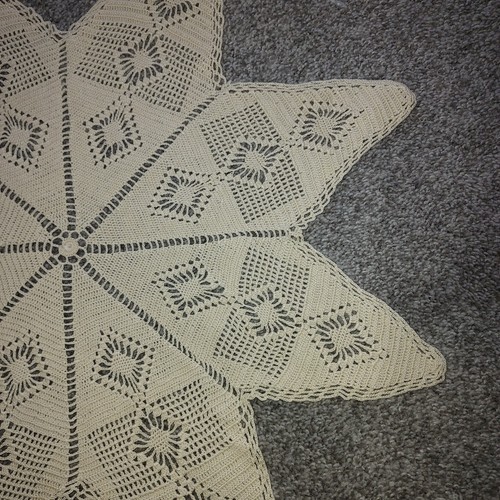 Vintage Off White 8 Pointed Lace Doily 19 3/4in. Diameter - Picture 6 of 8