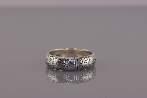 Anillo Brighton Plata de Ley Tallada Flor Pergamino Banda 925 Talla: 8 - Imagen 6 de 8