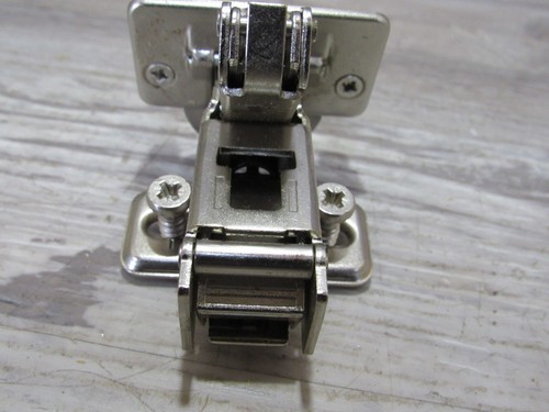 Lot of 2 Blum Cabinet Hinges 70.655-01.01 w/ Mounting Base Plate #HN-16 - Picture 4 of 11