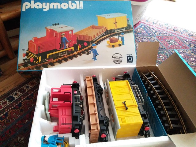 Playmobil Zug-Set 4025 mit zusätzlichem Zubehör viele LGB-Gleise Playmobil Zug-Set 4025 mit zusätzlichem Zubehör viele LGB-Gleise