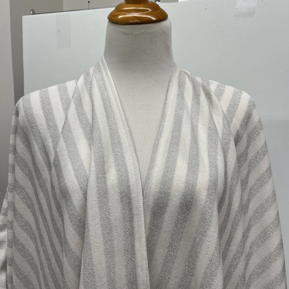 Suéter para mujer Cejon tejido brillante envolvente marfil blanco plata Foto 3 de 4