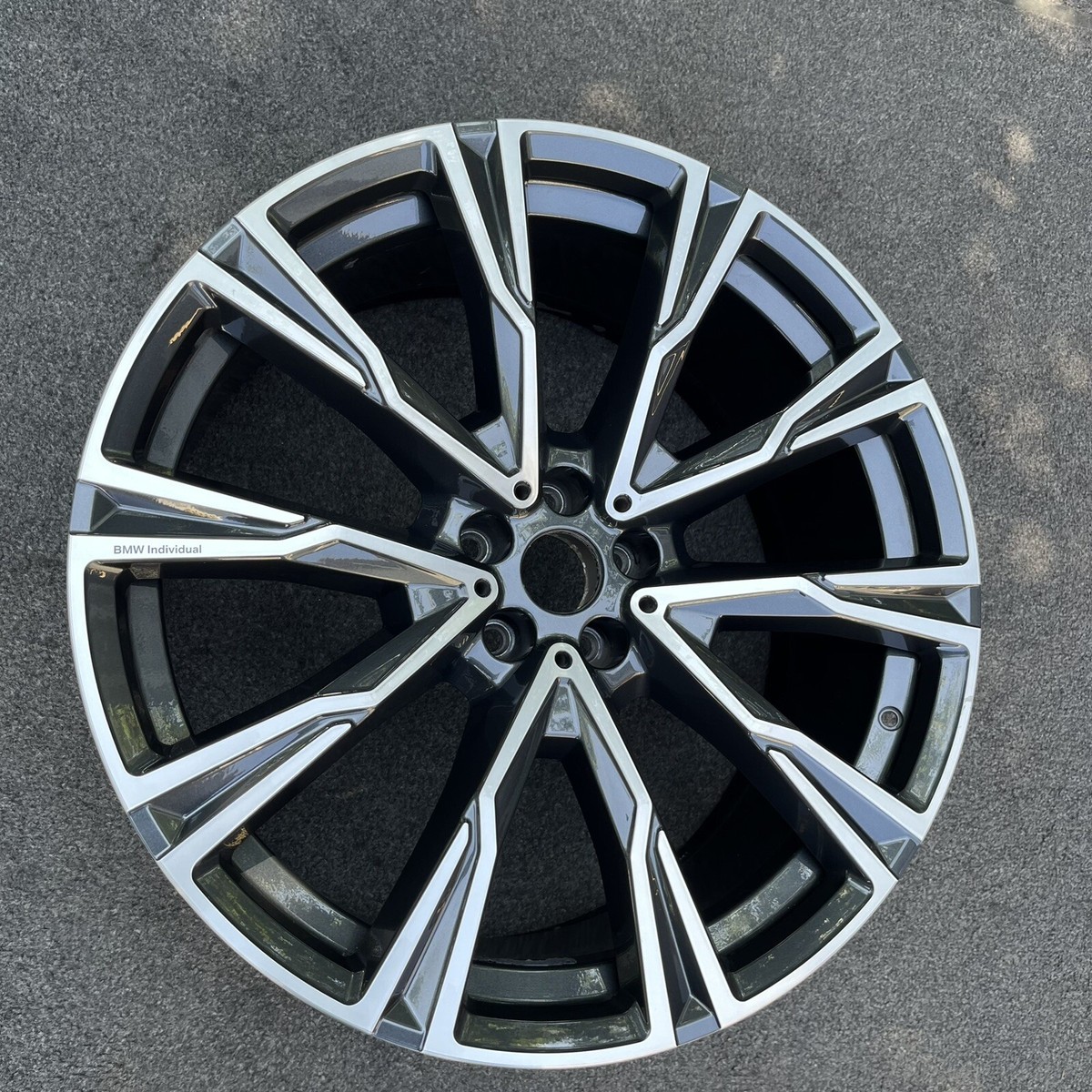 メル92957 SINGLE 22 INCH WHEEL BMW X7 FRONT 2019-2022 GENUINE OEM CHARCOAL