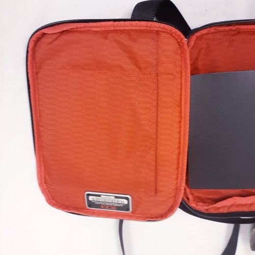 Tumi Accessory Tote 5133 Crossbody lightweight fabric 6.5"x 8.5"x 2.5" black - Picture 12 of 19