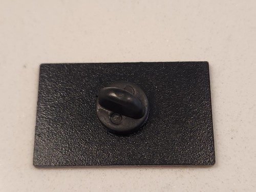 Total Recall REKALL Memory of a Lifetime Enamel Lapel Pin Arnold Schwarzenegger - Picture 2 of 5