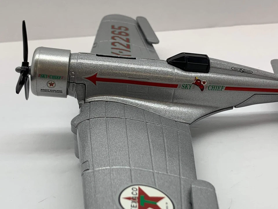 Banco de monedas avión Northrop Gamma Ertl Wings of Texaco 2º en serie 1932. Foto 3 de 4