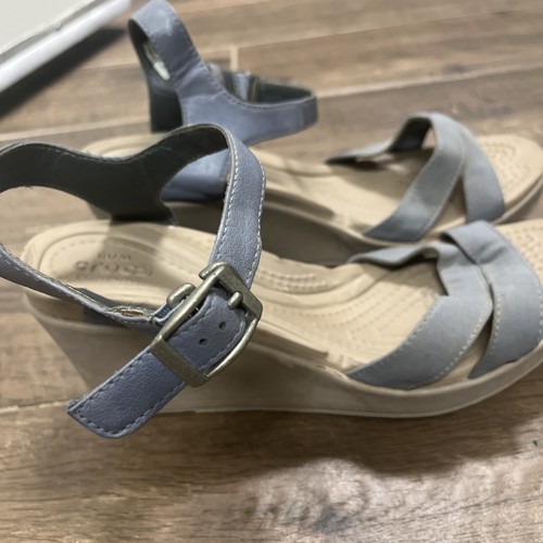 Crocs Schuhe blau grau Größe 9 Kroko hoher Keilabsatz leicht - Bild 3 von 16