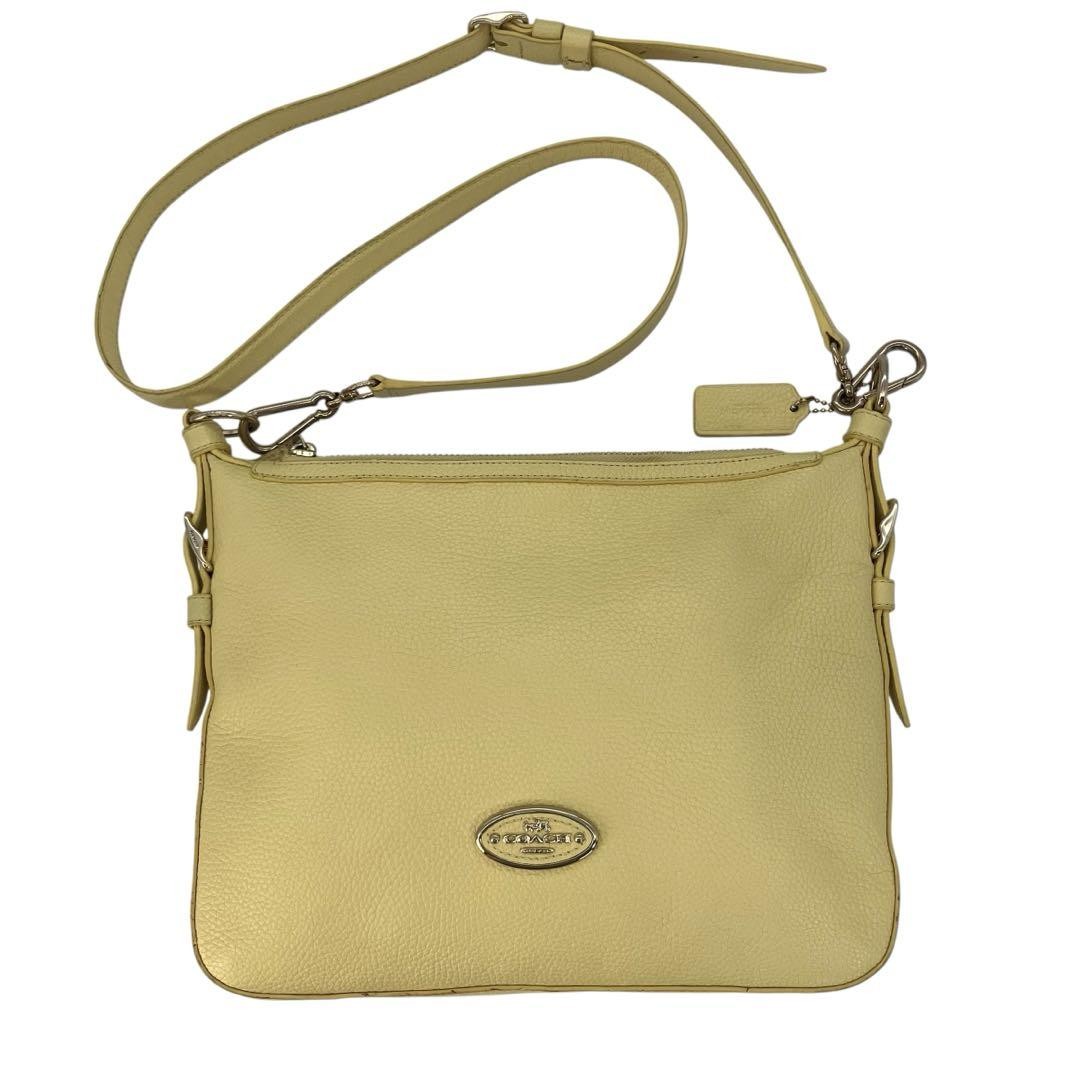 COACH Leather Shoulder Bag with Logo and Silver Hardware in Classic Design 52800