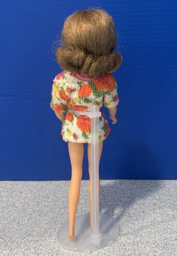 1965 IDEAL BRUNETTE POSING GLAMOUR MISTY DOLL with 2 Hair Color Applicators - Picture 6 of 13