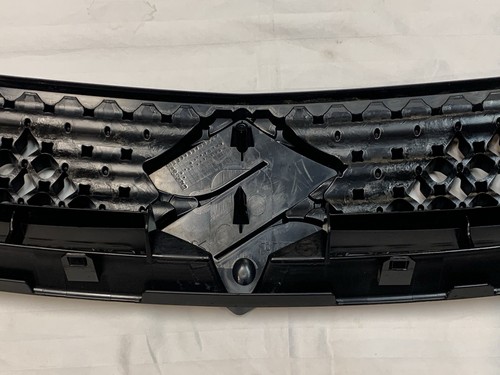 OEM 2010 - 2012 SUZUKI SX4 Hatchback Upper Center Grille w/ Emblem 71741-54LA0 - Picture 13 of 20
