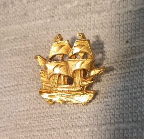 Vintage Lot Of Pins That Vary In Value & Collectibilty All In Good Condition. - Picture 4 of 20