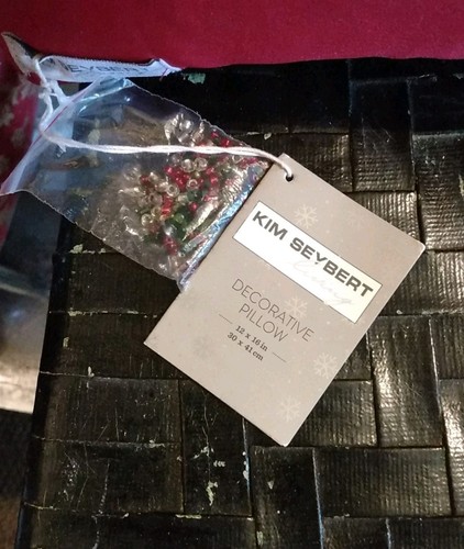 NWT Kim Seybert Beaded Plaid Front Red Green Luxury Feel Zippered Back 14" X 11" - Picture 4 of 7