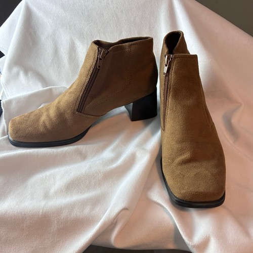 Liz Claiborne LizFlex Boots Y2K 90s Chunky Heel Square Toe Suede Beige Flax 8.5 - Picture 1 of 11