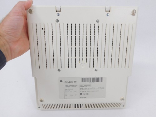 Apple IIc A2S4000 Vintage Computer (works, keyboard needs cleaning) - Picture 5 of 6