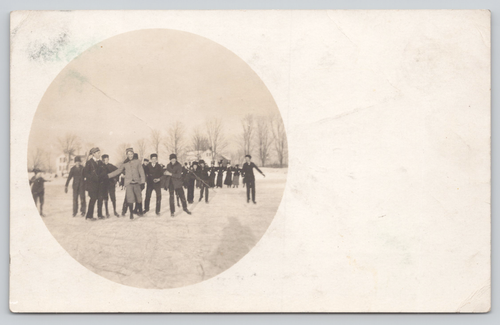 Postal RPPC Patinaje sobre hielo en Hoyt’s Pond – E.E. Kellogg NH Fotógrafo Invierno - Imagen 1 de 4