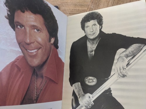 Signed 1985 Tom Jones Music Industry Full Color Magazine Soft Cover Book - Picture 7 of 8