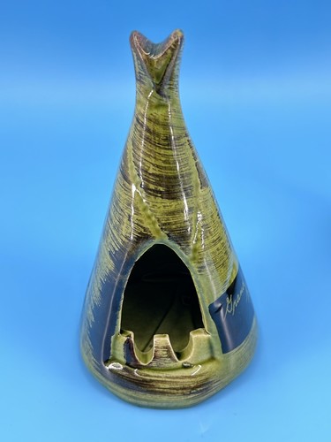 Vtg. Indian Teepee & Canoe Ceramic Ashtrays, Kitsch, Quebec Canada, Pair - Picture 3 of 7