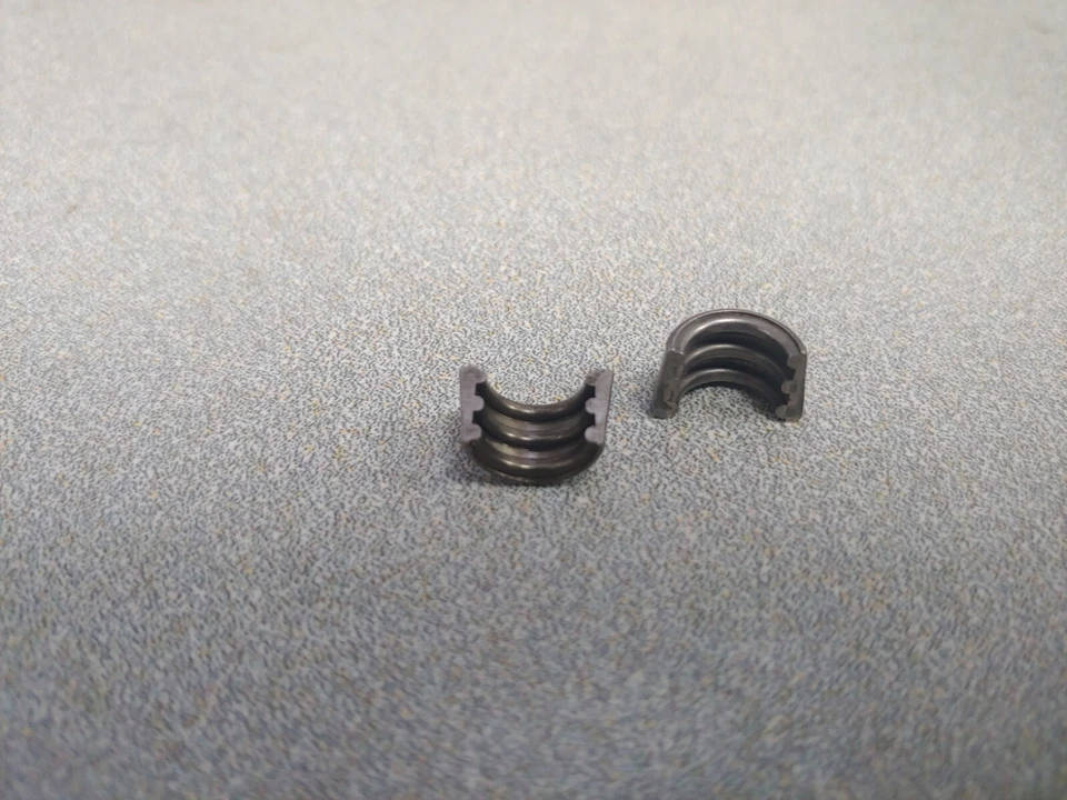 PAR DE MITADES DE PORSCHE 356C 911 912 930 928 944 924S ORIGINALES USADAS Foto 2 de 3