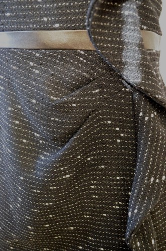 Abito Valentino bianco e nero in tweed maniche corte arricciato laterale taglia 44 - Foto 6 di 11