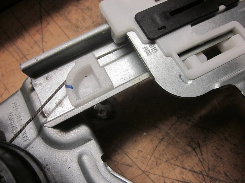 Pontiac Bonneville 2002-05 regulador de ventana eléctrica con motor nuevo en stock Foto 3 de 4