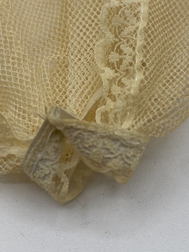 Barbie Wedding Dress, Veil and Bouquet, Floral Lace - Picture 15 of 18