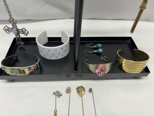 Lot Of Costume Jewelry Mostly Bracelets - No Signed Pieces - Picture 5 of 8