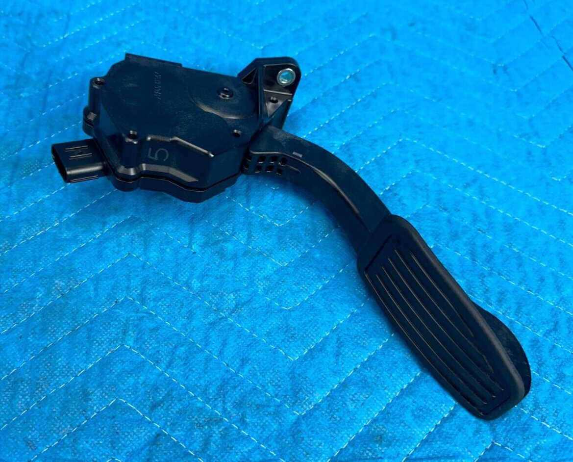 ラガルン Lexus LX570 Toyota Land Cruiser Gas Accelerator Pedal 10k