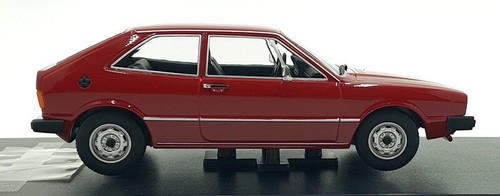 KK Scale 1/18 Scale KKDC181374 - 1976 Volkswagen Scirocco TS - Red - Picture 3 of 5