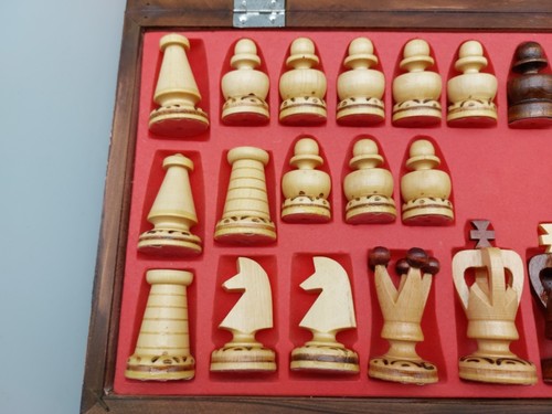 Chess Set In Case (Doubles As Board) (B03) - Picture 2 of 8