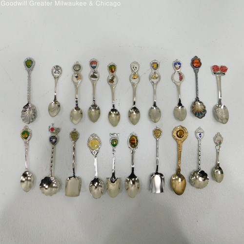 LOT OF 20 SOUVENIR / COLLECTOR SPOONS MIX SPOON LOT