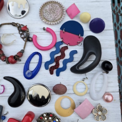 Junk Jewelry Craft LOT Funky Bold Colorful 1980s Plastic Single Earrings MOD - Picture 8 of 24