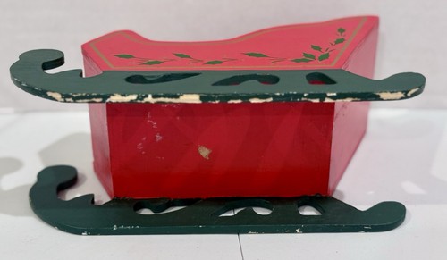 Vintage roter Weihnachtsschlitten aus Holz mit Stechpalmenmuster - 8” x 5” - Bild 6 von 8