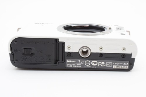 Nikon J1 White Mirrorless Camera 10.1MP with 2-258M807 Lens Used Japan - Picture 6 of 10