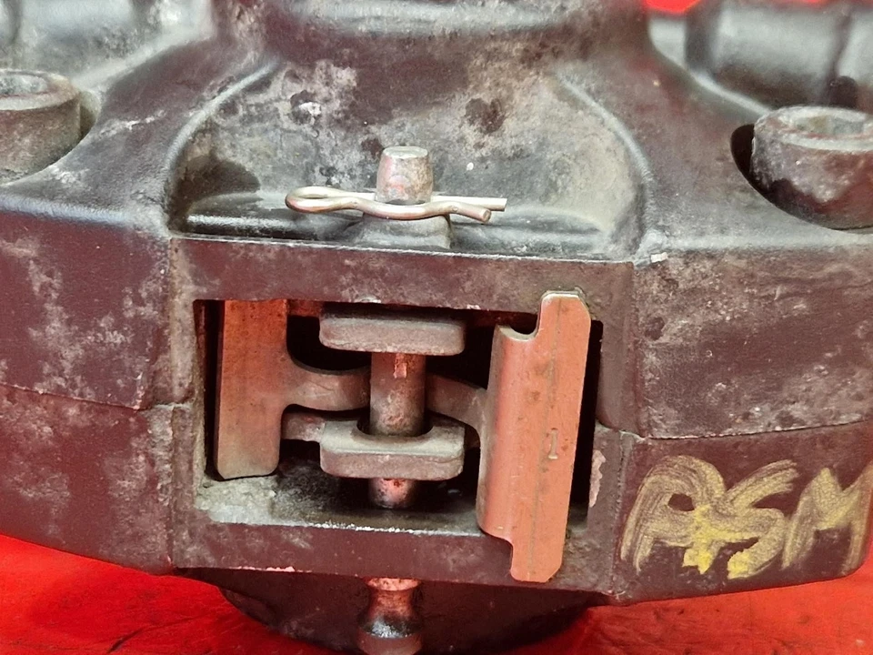 PIAGGIO MP3 300 LT RIGHT FRONT BRAKE CALIPER 2019 0.3L PETROL  - Image 3 of 4