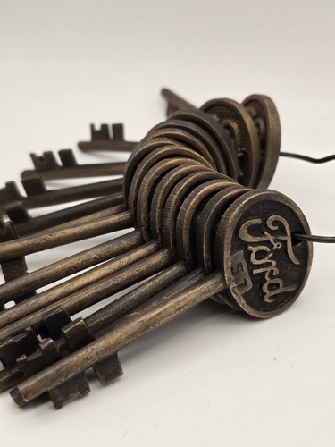 Llave Ford Skeleton antigua numerada - Imagen 4 de 4