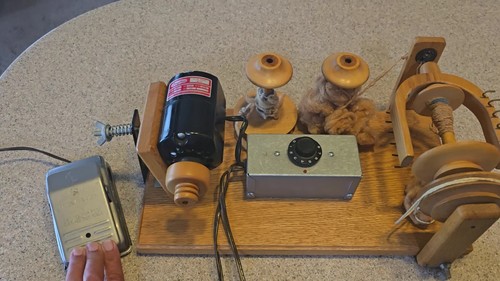 Rueda giratoria para el hogar E-Spinner de colección pisada eléctrica hilo de lana arte Dayton 115V - Vídeo 1 de 1
