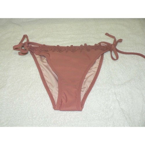 Traje de baño Mae para mujer Lara encaje corbata lateral parte inferior de bikini bronce medio - Imagen 4 de 6