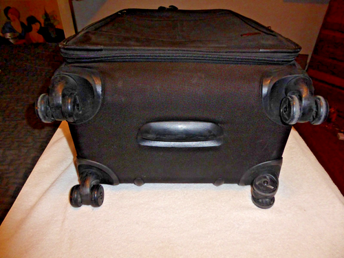 Kirkland Signature Blk 26” Upright Expandable 4 Wheeled Spinner Cordura Ballisti - Picture 8 of 11