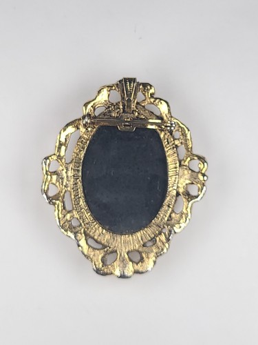 Vintage Plastic Floral Gold Tone Brooch Pendant - Picture 2 of 4