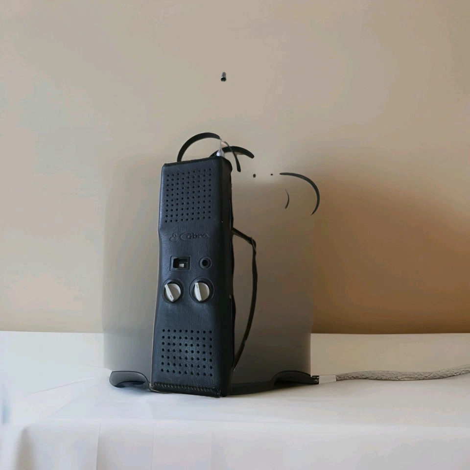 Cobra logo.It’s a handheld CB radio /walkie-talkie style unit late 1960s–1970s - Image 2 of 4