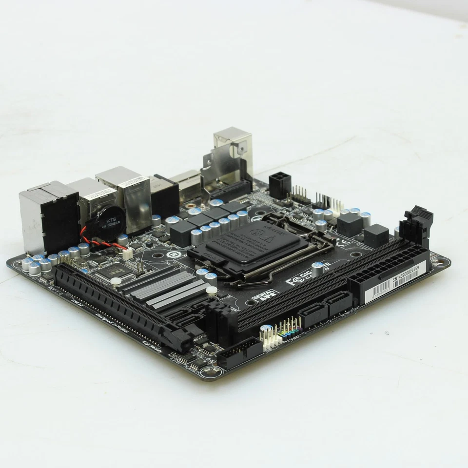 Placa madre Gigabyte GA-H97N LGA 1150 Micro-ATX DDR3 con escudo de E/S Foto 3 de 4