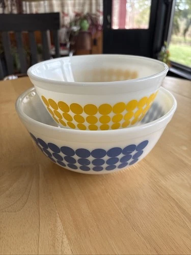 Vintage Pyrex Blue Dot  403 2.5 Qt & Yellow Dot 402 1.5 Qt Set Of 2 Mixing Bowls
