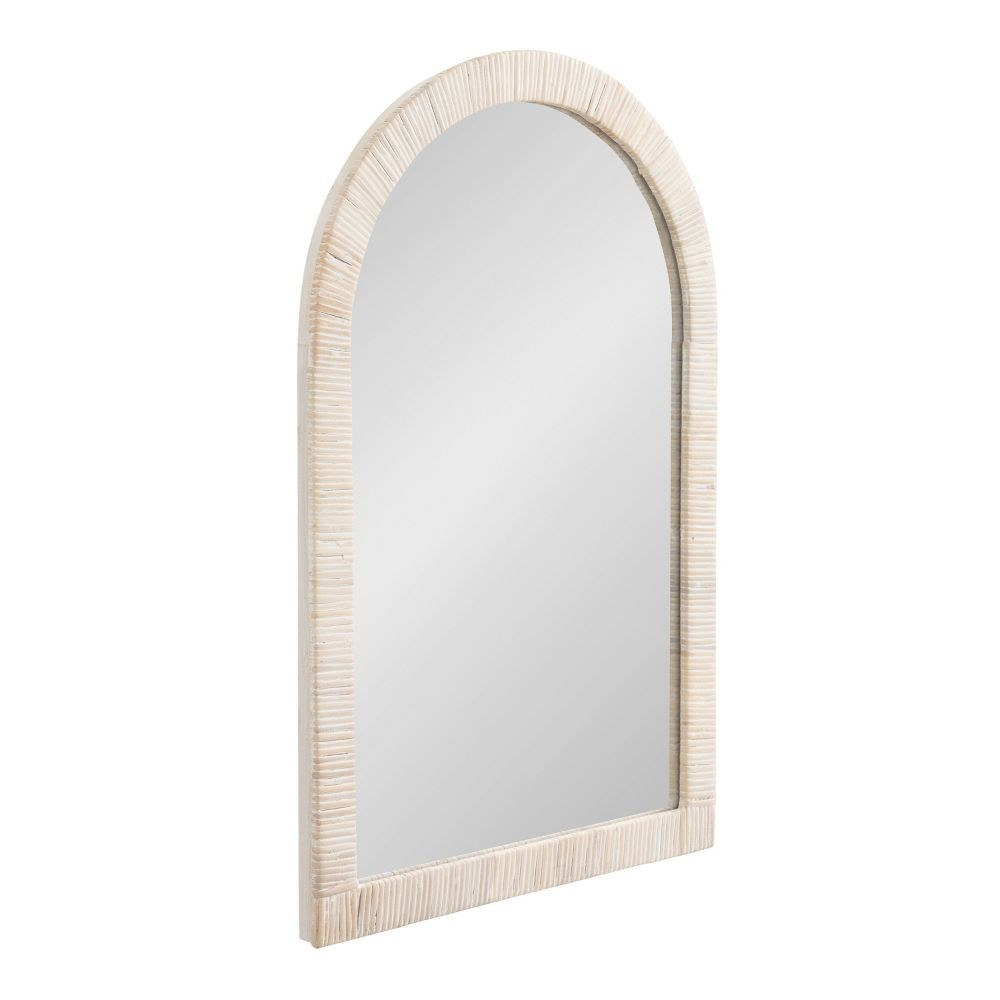 Настенное зеркало Kate & Laurel All Things Decor 20x30 в арочной раме белого цвета