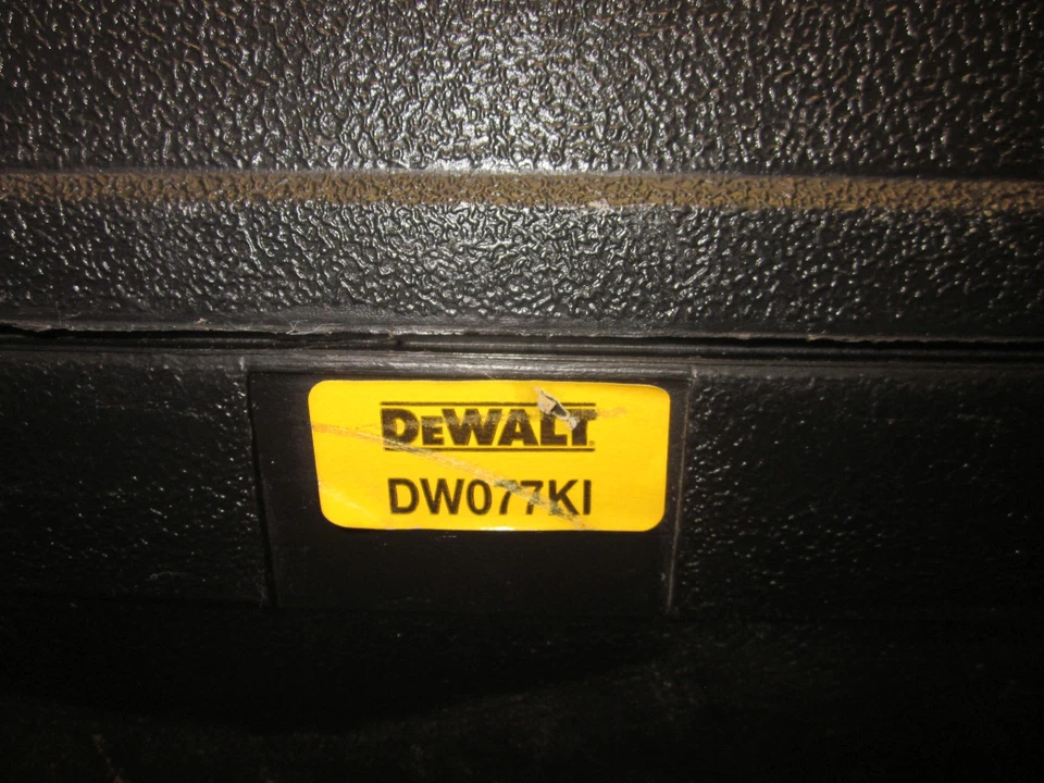 Láser rojo giratorio inalámbrico DeWalt DW077 18V con 2 baterías, cargador, montaje en pared + Foto 3 de 4