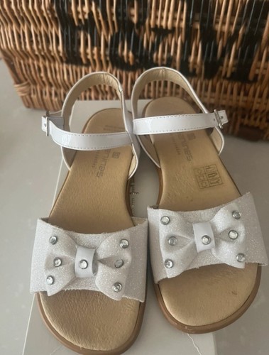 Andanines Girls White Bow Sandals, Size 11.5 / EU 30 £50 - 第 2/6 張圖片