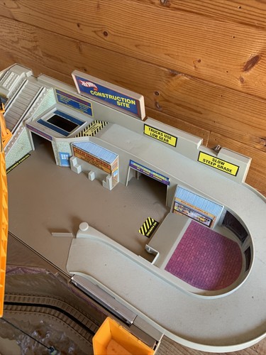 Vintage Hot Wheels Construction Site Play Set - Picture 9 of 21
